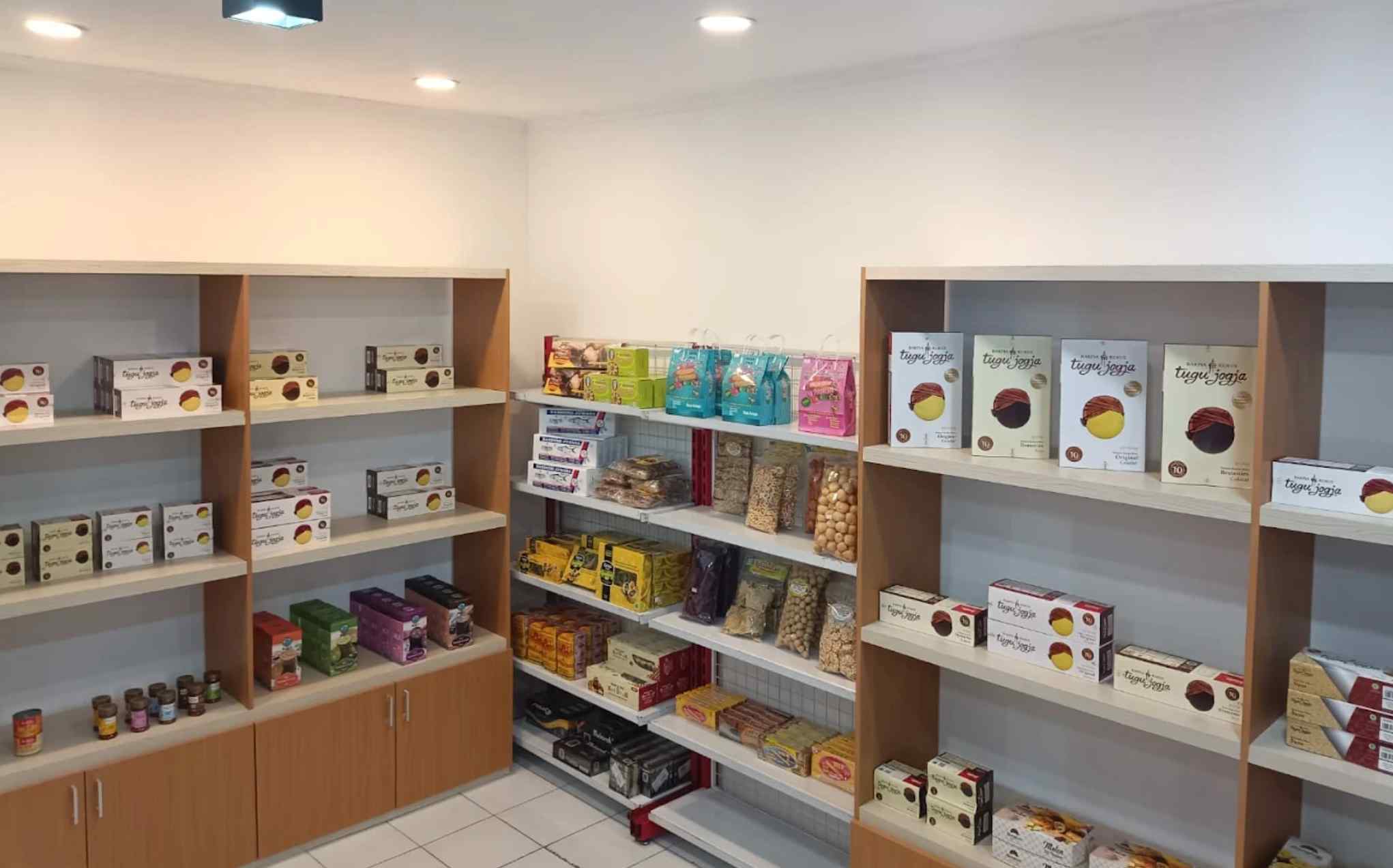 SAMSAE | S'Lapis & Bakpia Kukus Tugu Jogja Ngaliyan